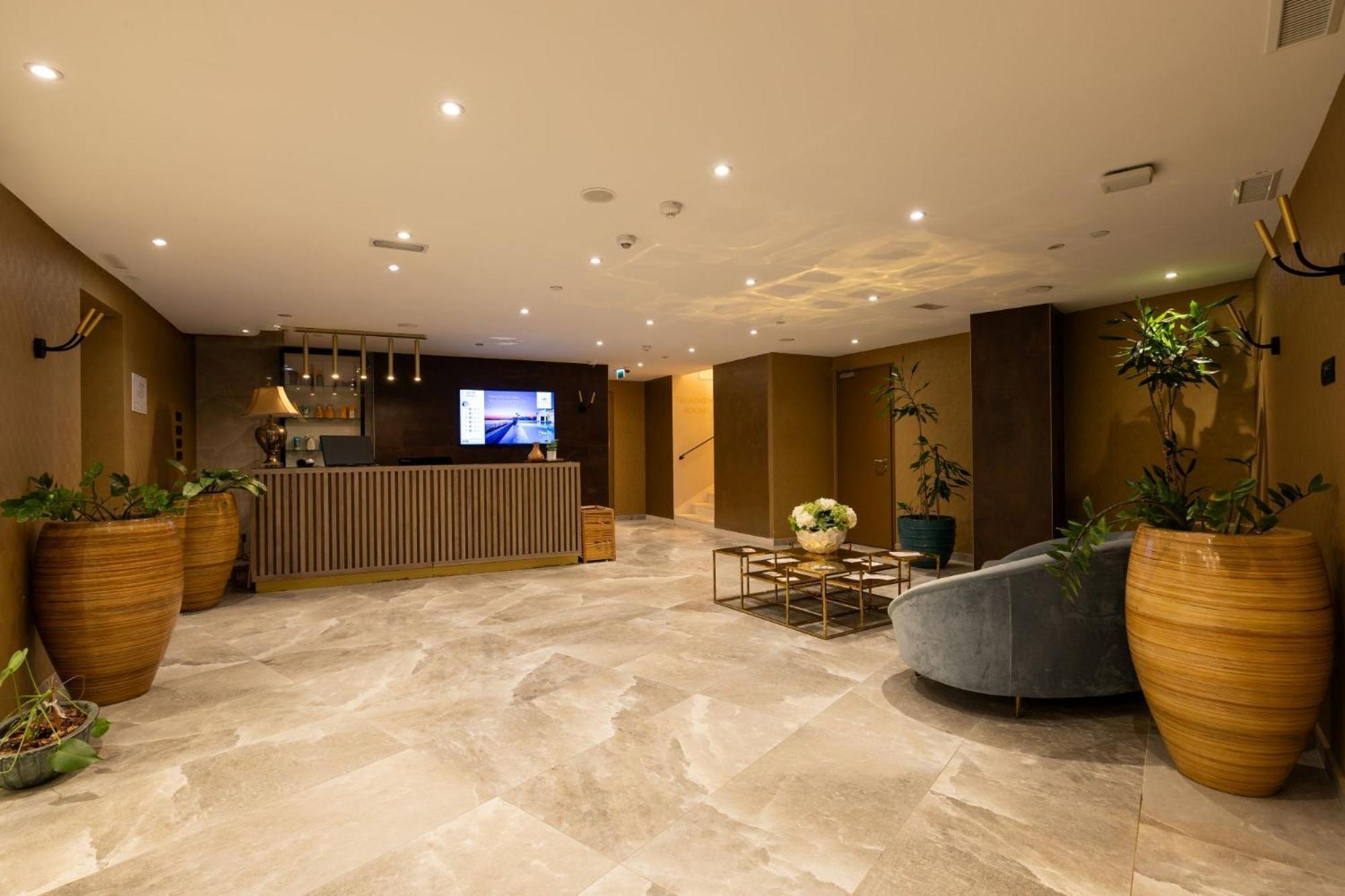 Royal Ariston Hotel