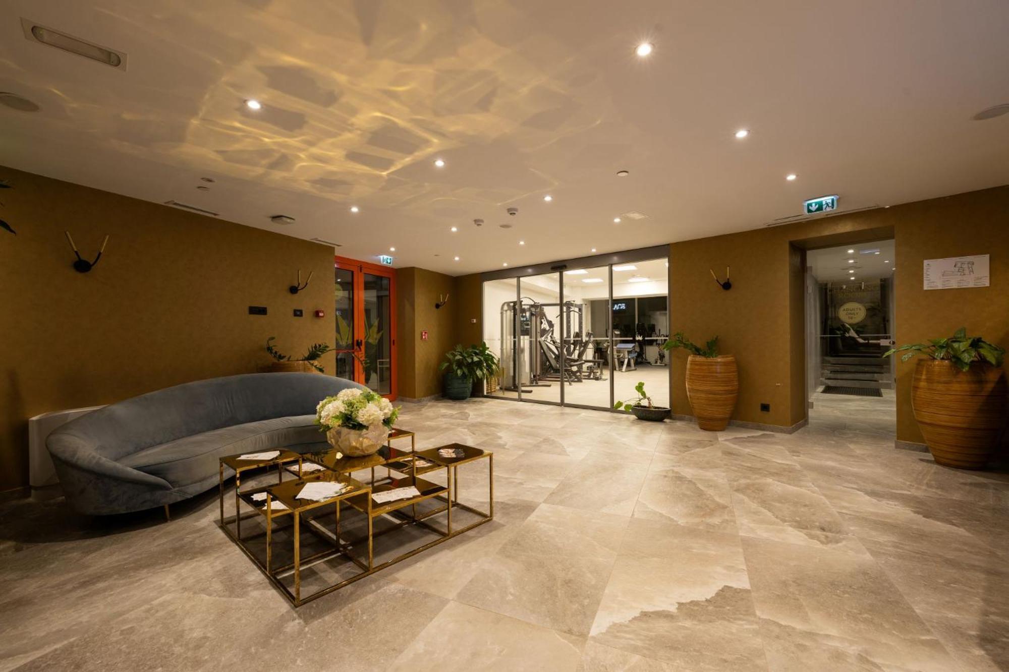 Royal Ariston Hotel